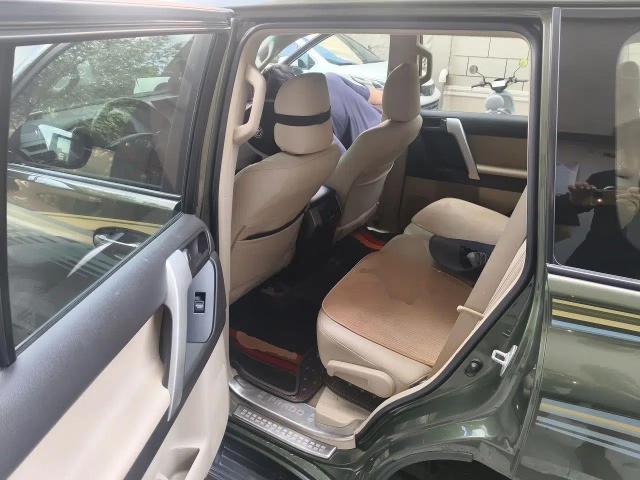 Toyota Prado 2010 2.7L Automatic Standard Edition — миниатюра 17