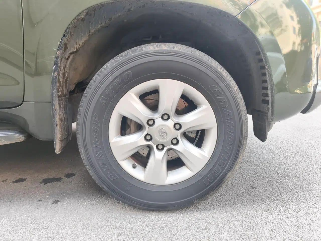 Toyota Prado 2010 2.7L Automatic Standard Edition — миниатюра 8