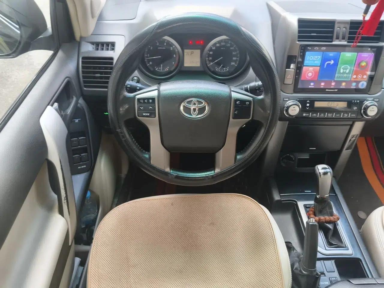 Toyota Prado 2010 2.7L Automatic Standard Edition — миниатюра 10