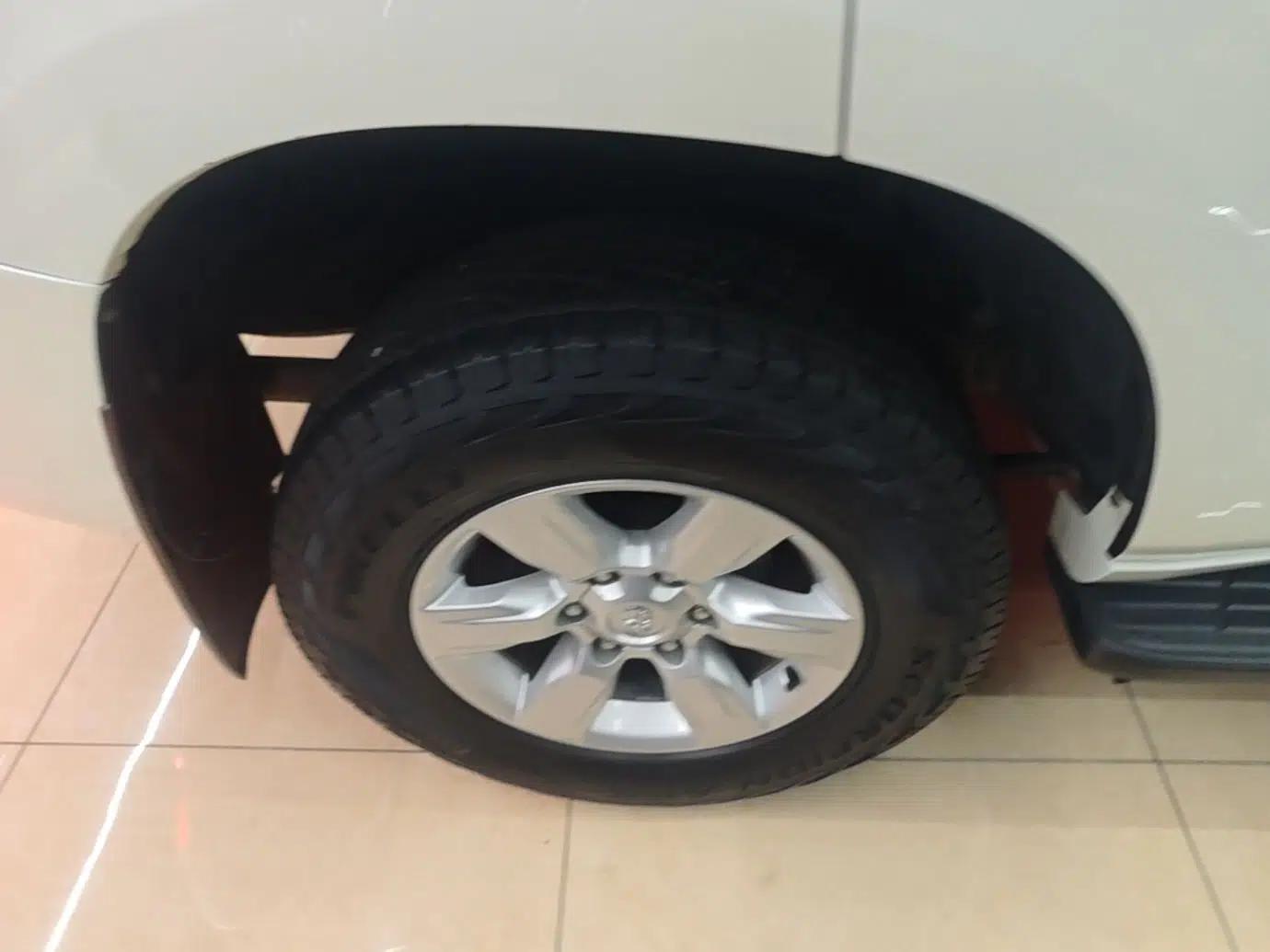 Toyota Prado 2016 2.7L Automatic Luxury Edition — миниатюра 11