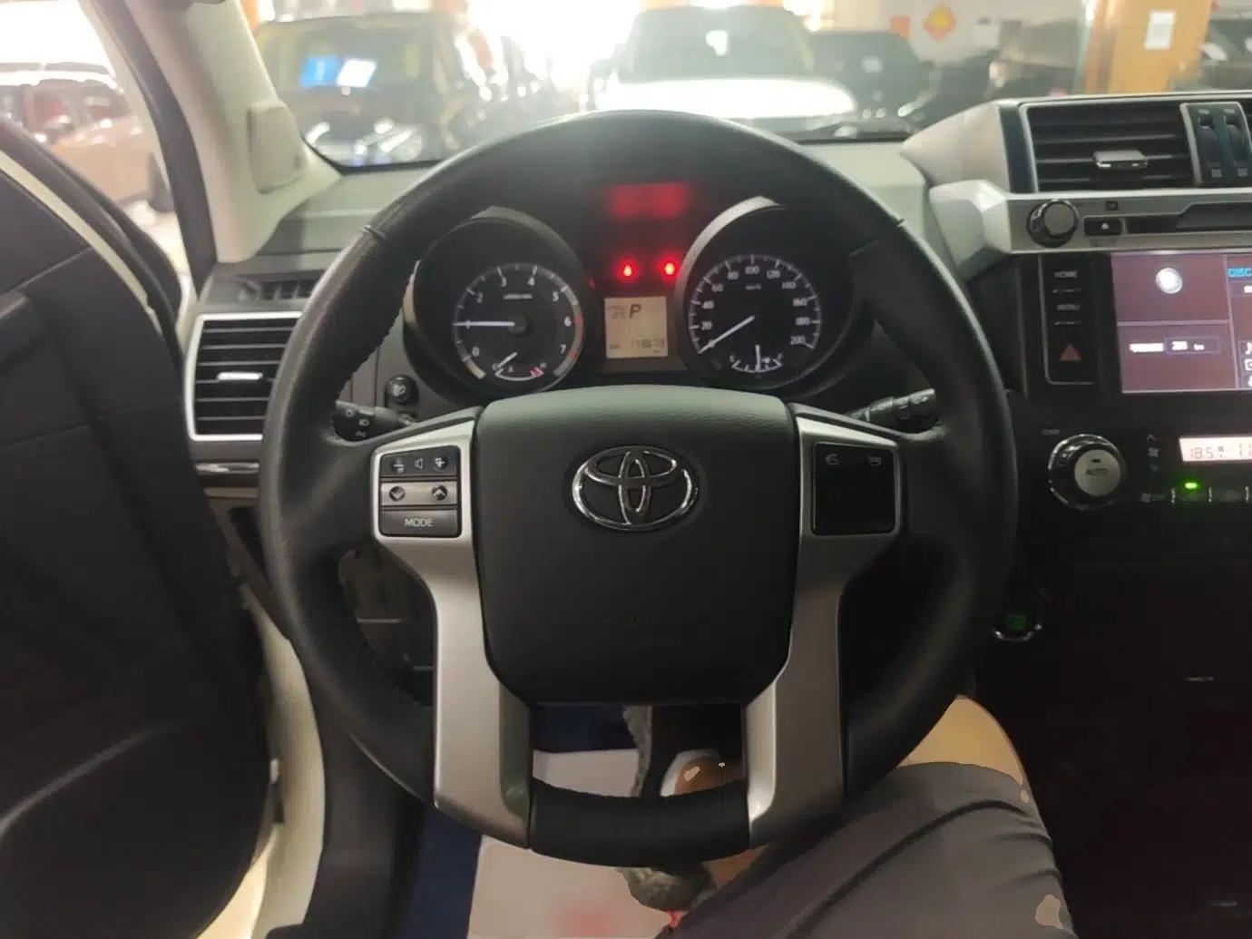 Toyota Prado 2016 2.7L Automatic Luxury Edition — миниатюра 13