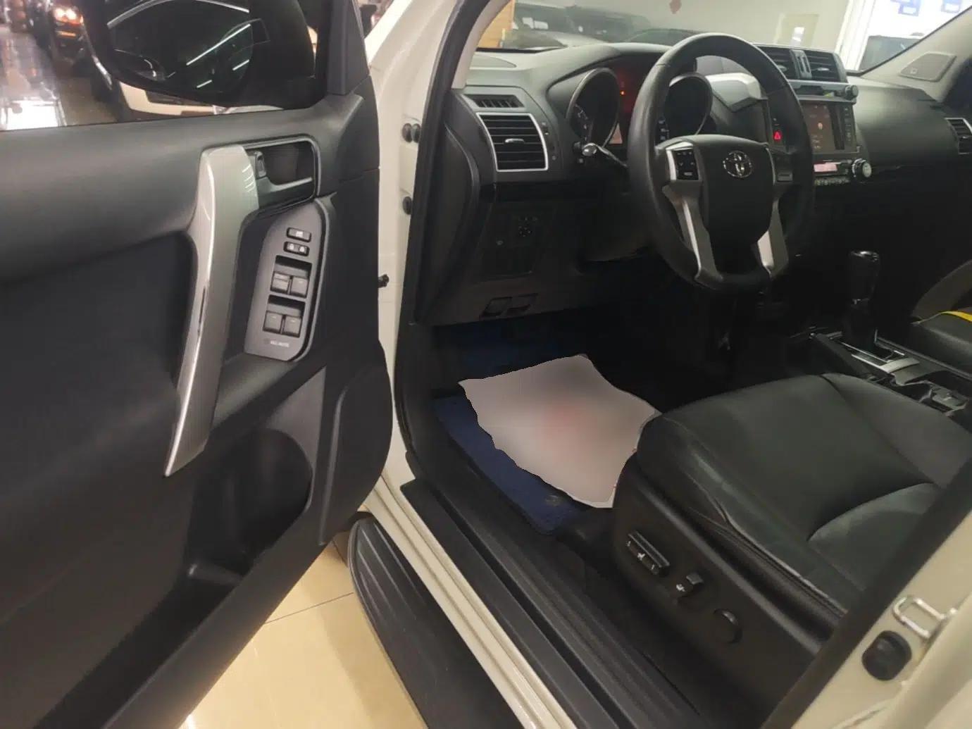 Toyota Prado 2016 2.7L Automatic Luxury Edition — миниатюра 18