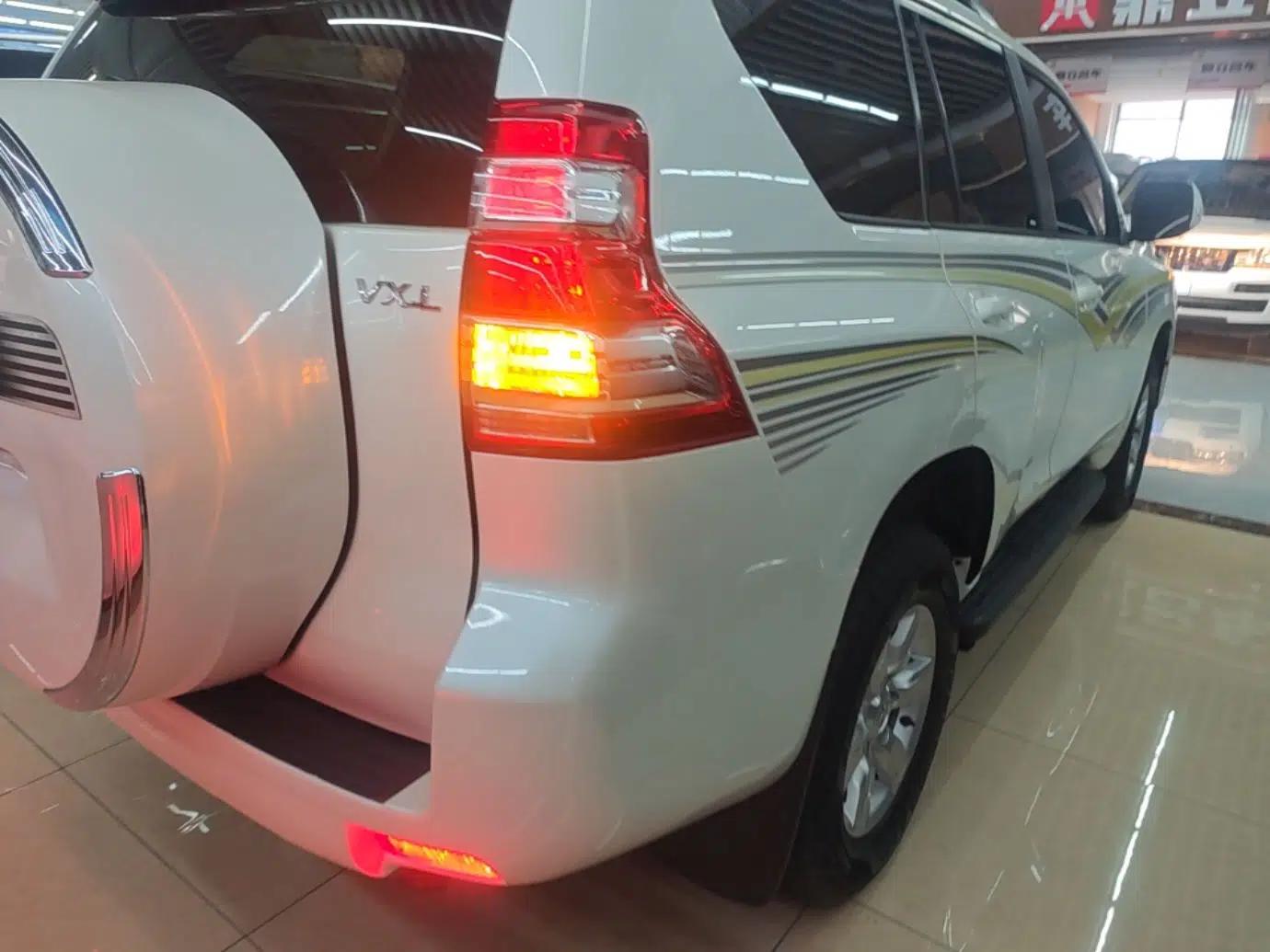 Toyota Prado 2016 2.7L Automatic Luxury Edition — миниатюра 9