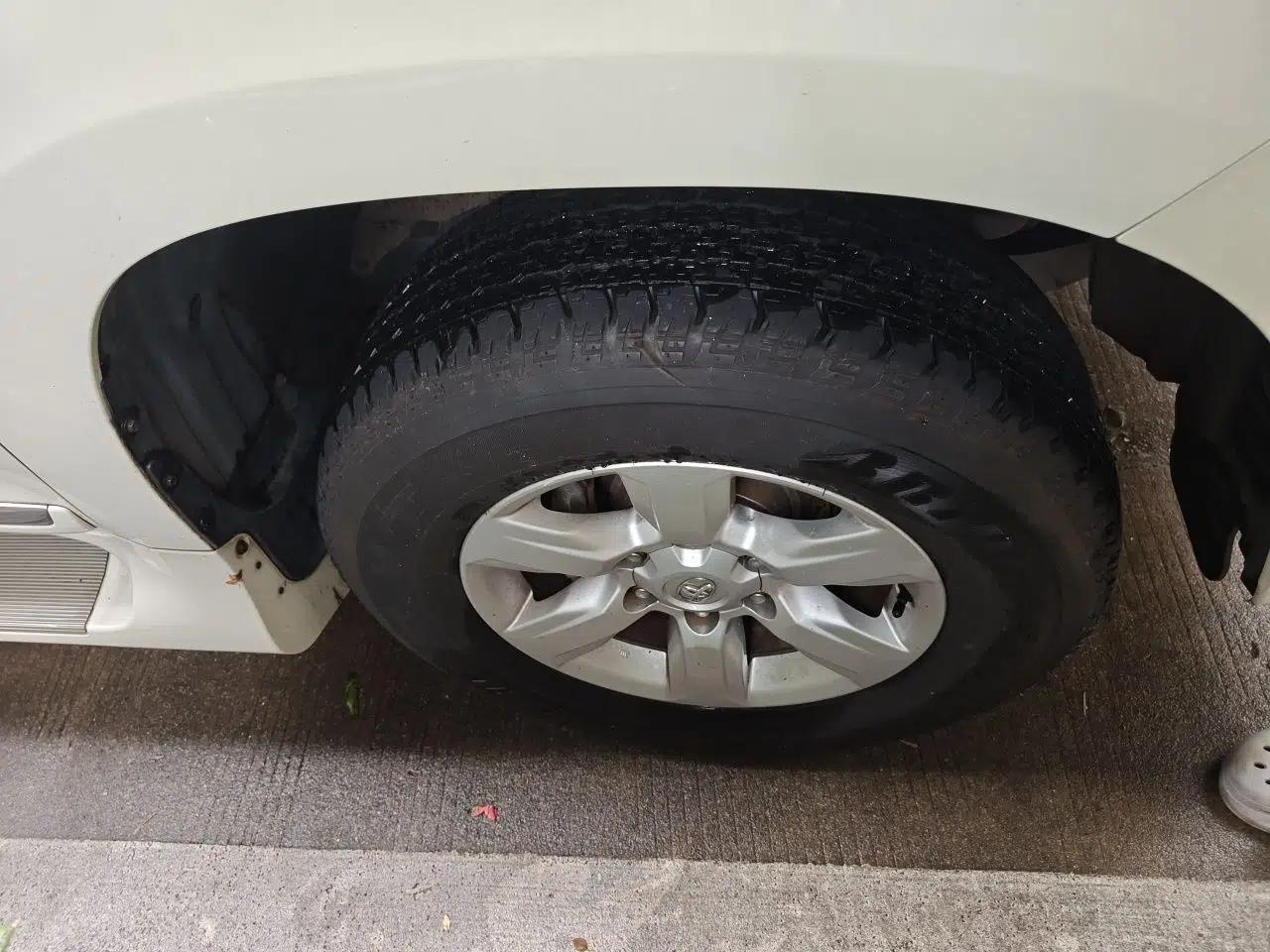 Toyota Prado 2015, 2.7L gasoline, 7-seater parallel import (9 airbags with refrigerator) — миниатюра 8