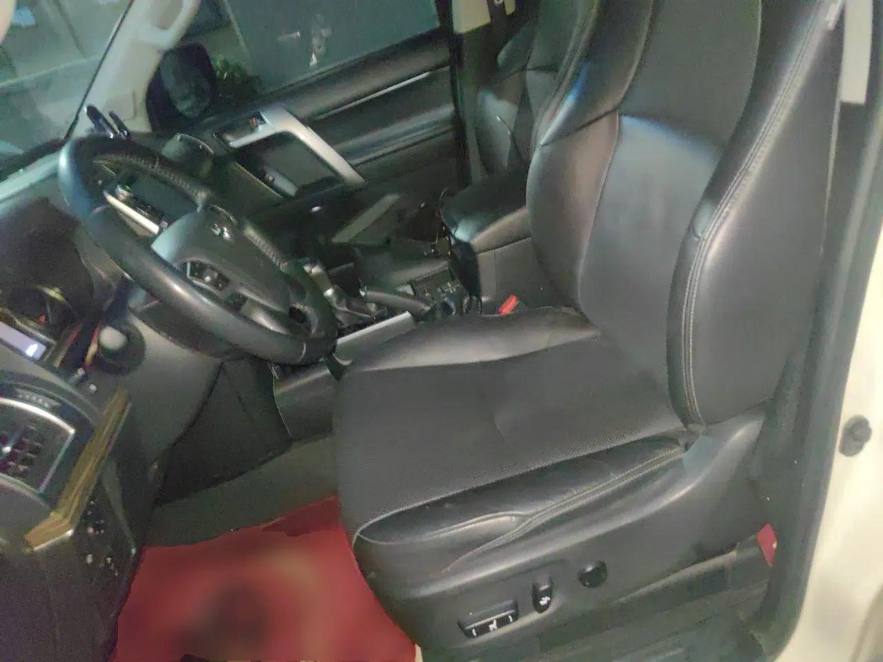 Toyota Prado 2019 3.5L Automatic TX-L Deluxe Edition with Rear-Mounted Spare Tire — миниатюра 15