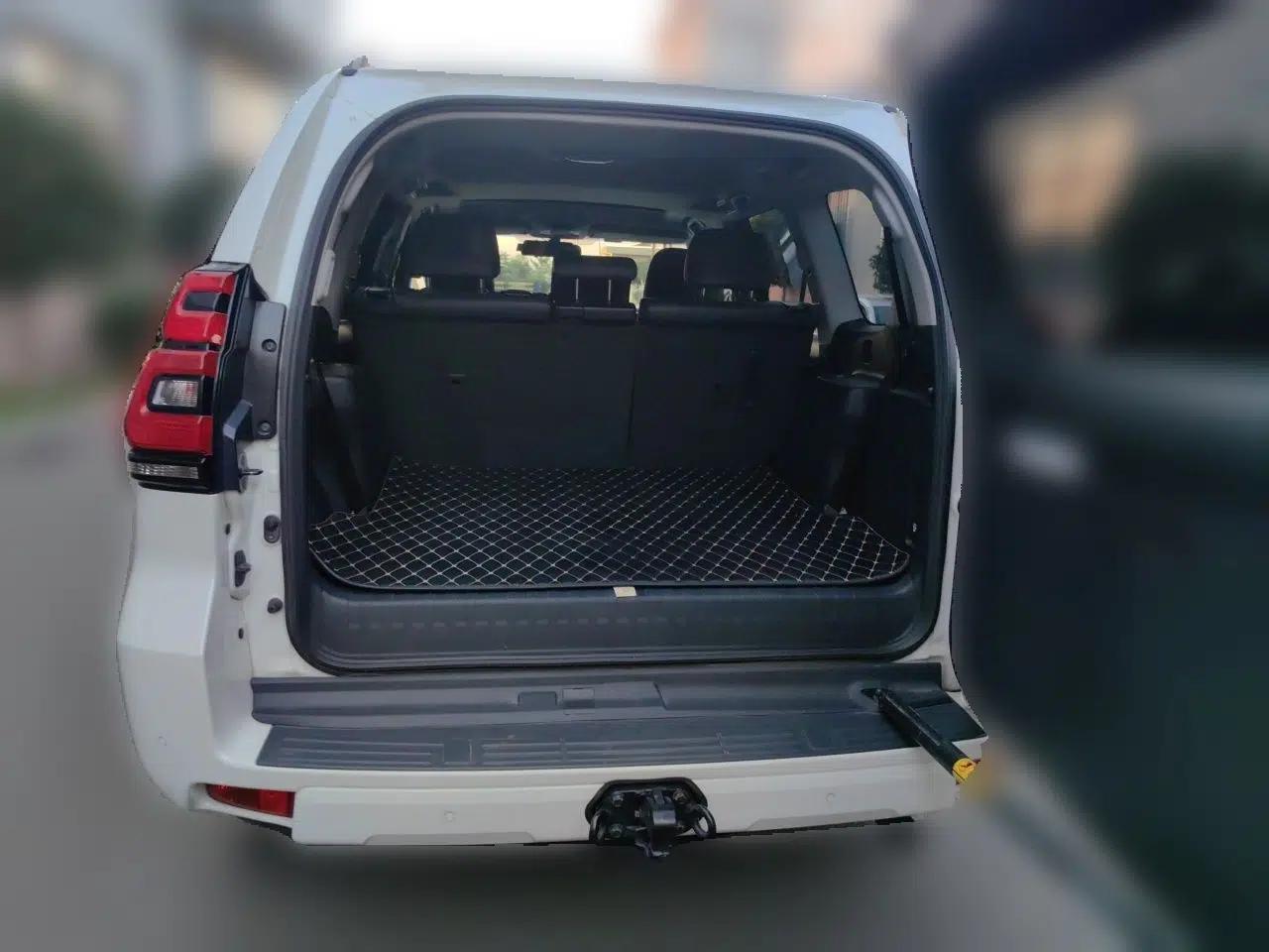 Toyota Prado 2019 3.5L Automatic TX-L Deluxe Edition with Rear-Mounted Spare Tire — миниатюра 19