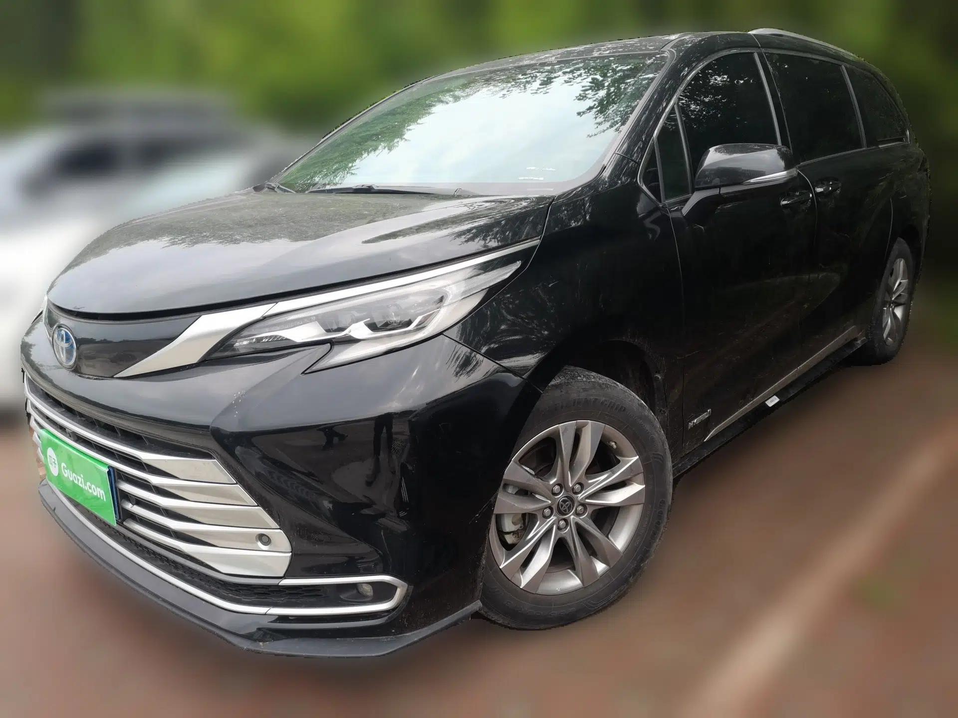 Toyota SIENNA 2021 2.5L Hybrid Platinum Edition — миниатюра 1