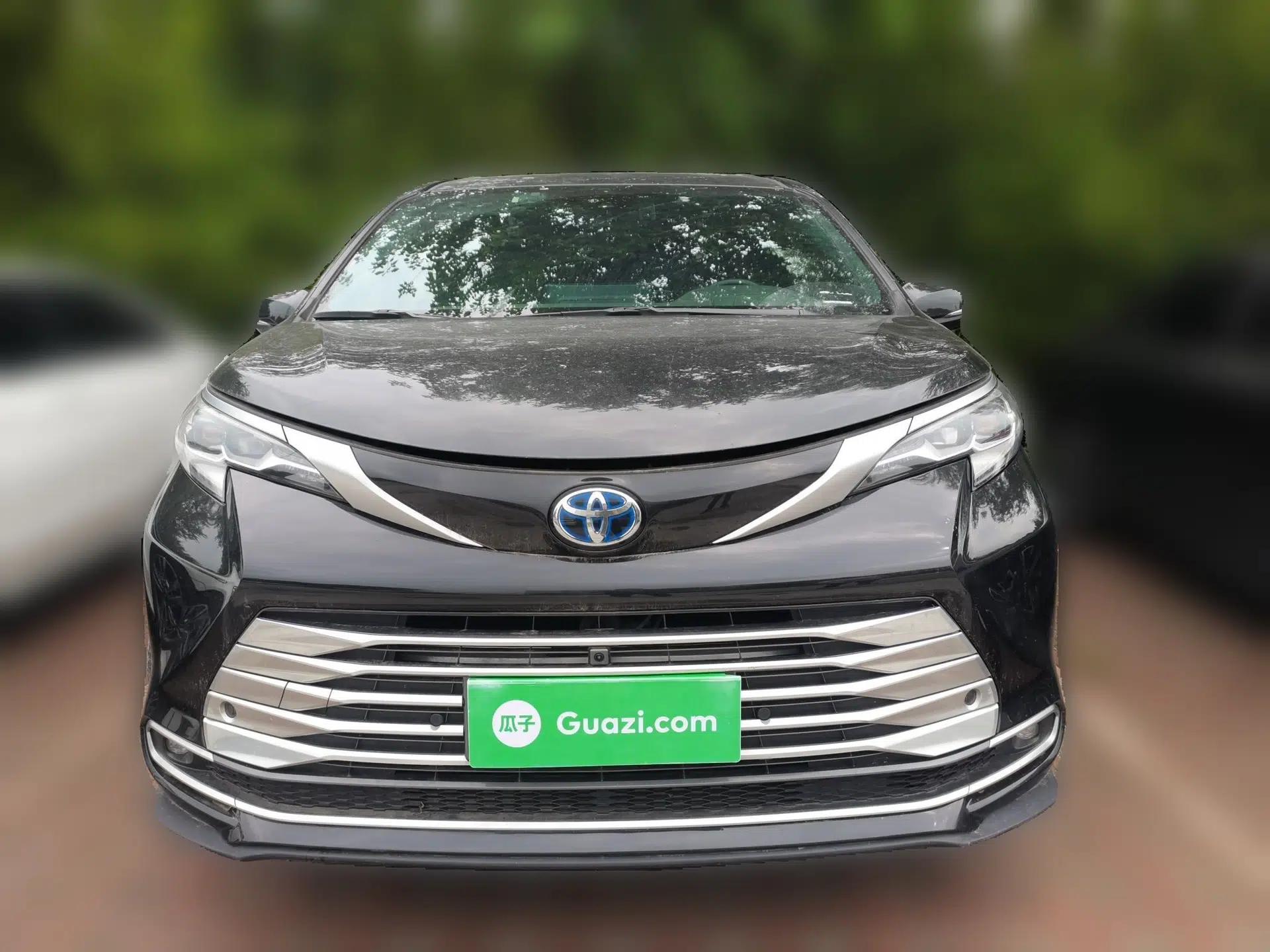 Toyota SIENNA 2021 2.5L Hybrid Platinum Edition — миниатюра 2