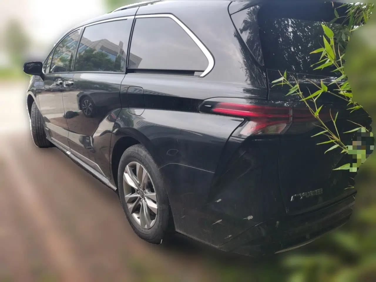 Toyota SIENNA 2021 2.5L Hybrid Platinum Edition — миниатюра 4