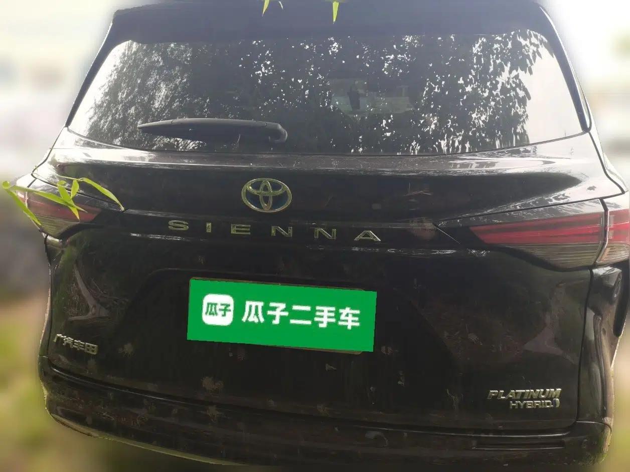 Toyota SIENNA 2021 2.5L Hybrid Platinum Edition — миниатюра 5