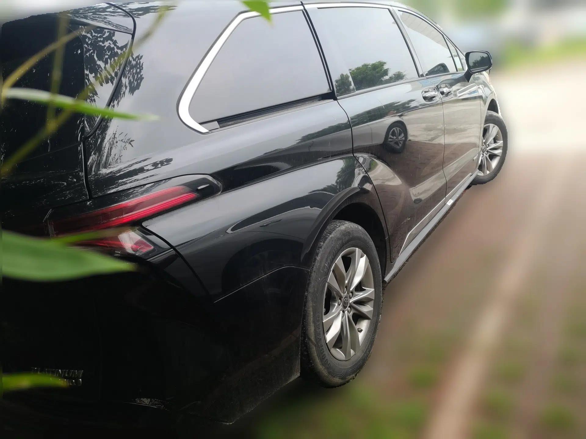 Toyota SIENNA 2021 2.5L Hybrid Platinum Edition — миниатюра 6
