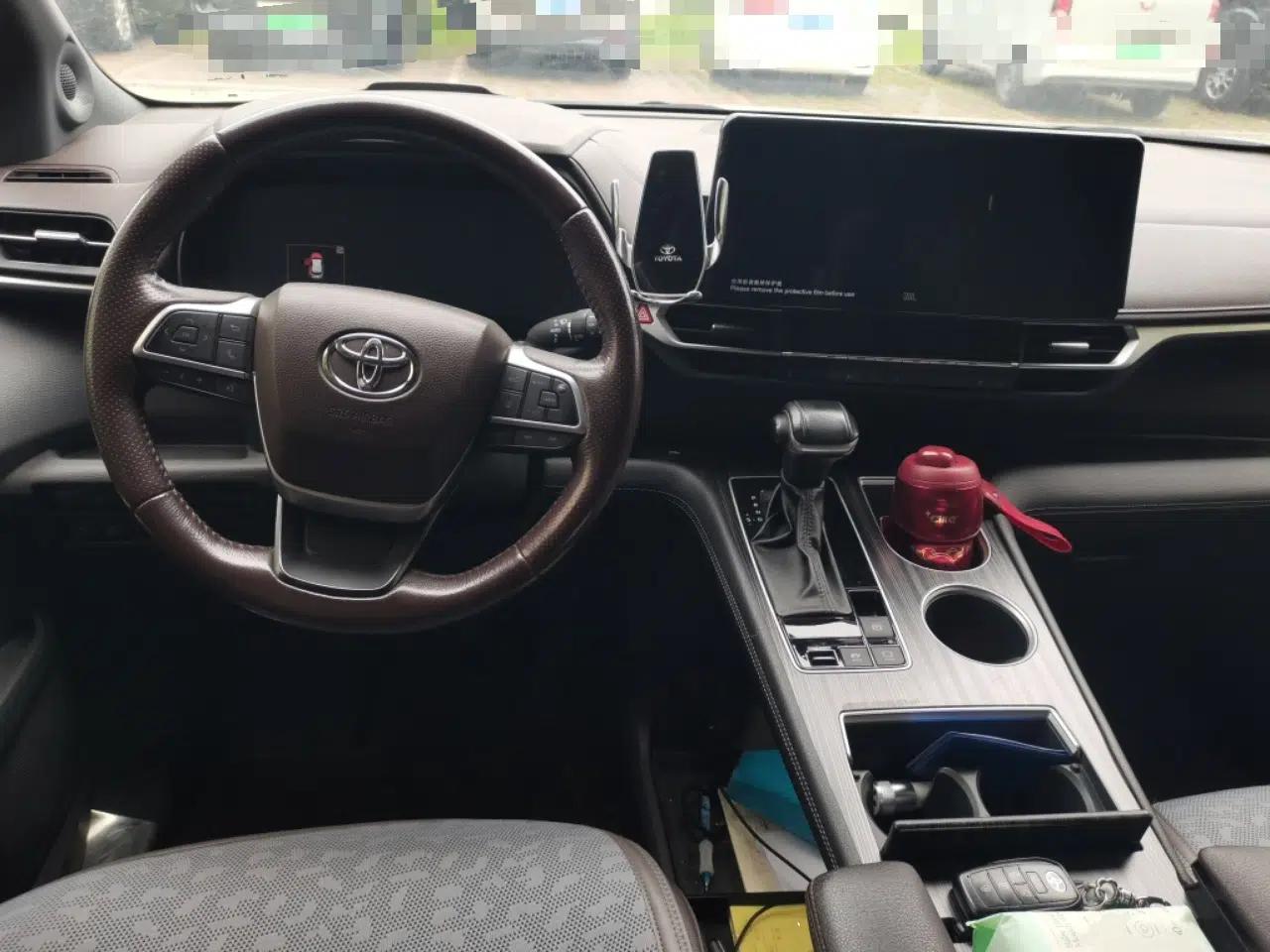 Toyota SIENNA 2021 2.5L Hybrid Platinum Edition — миниатюра 9