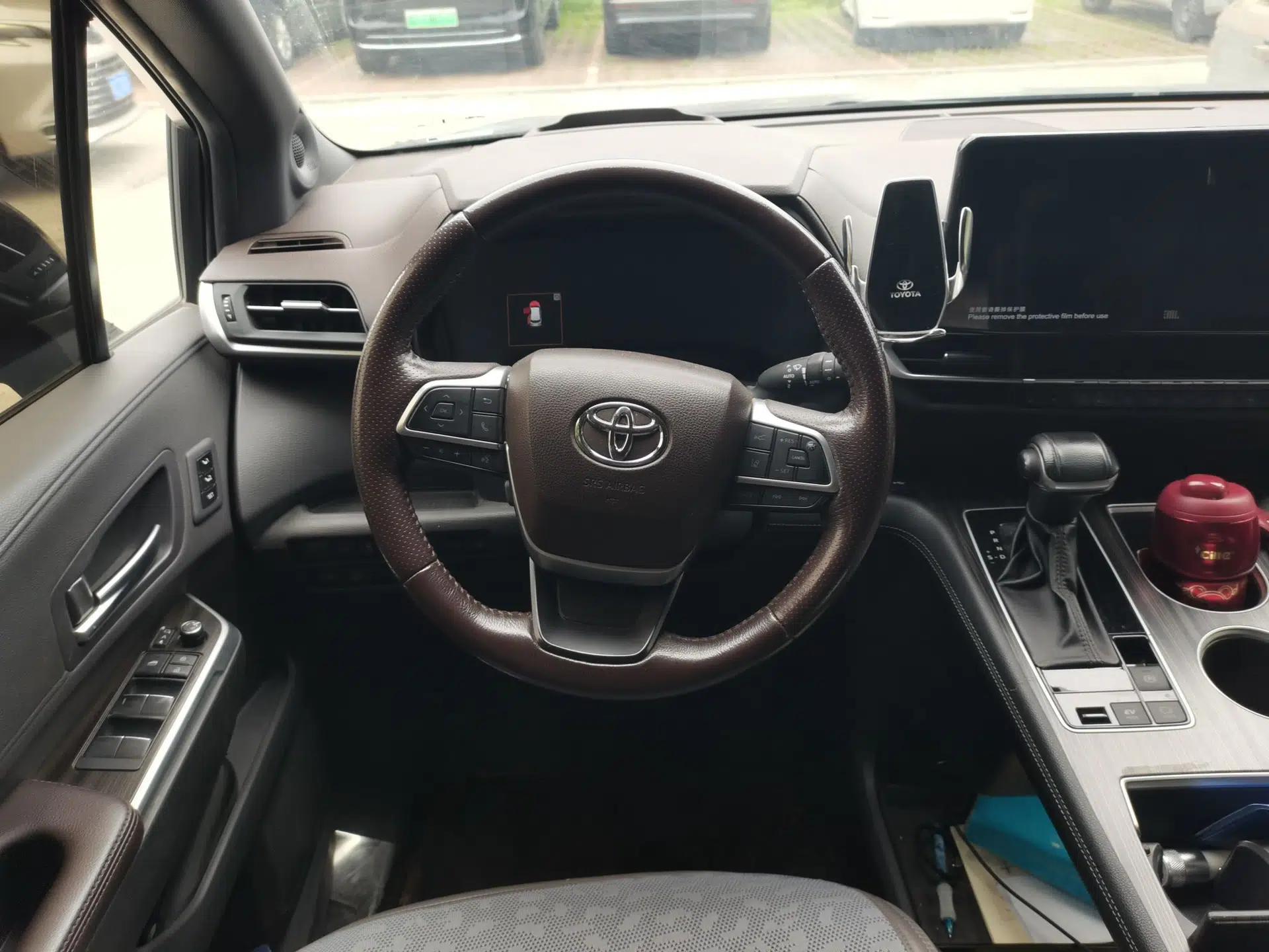 Toyota SIENNA 2021 2.5L Hybrid Platinum Edition — миниатюра 10
