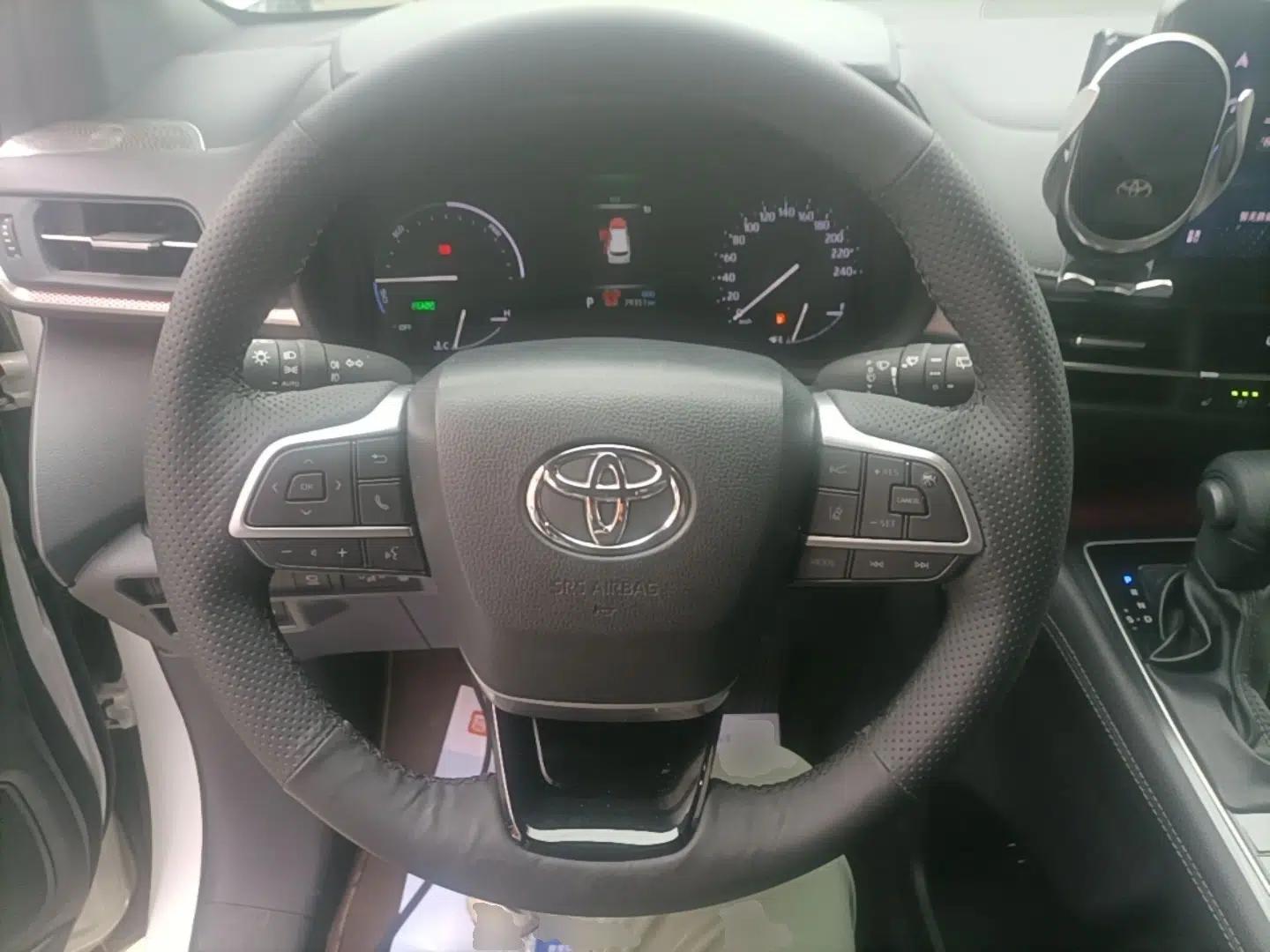 Toyota SIENNA 2023 2.5L Hybrid Deluxe Edition — миниатюра 13