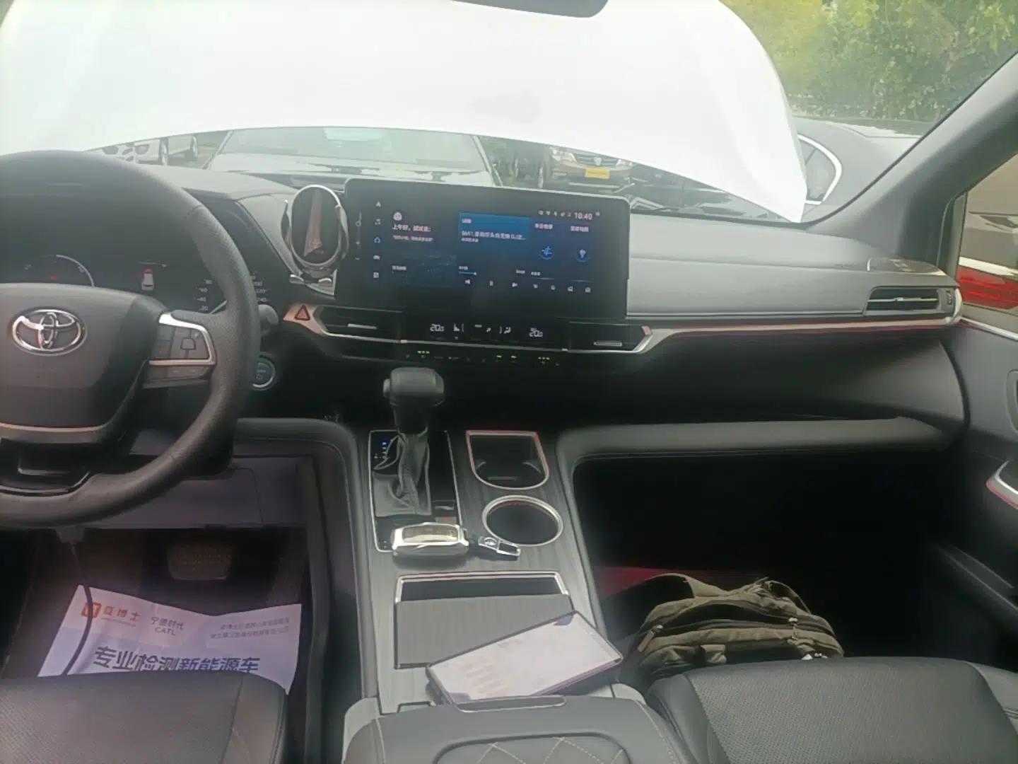 Toyota SIENNA 2023 2.5L Hybrid Deluxe Edition — миниатюра 15