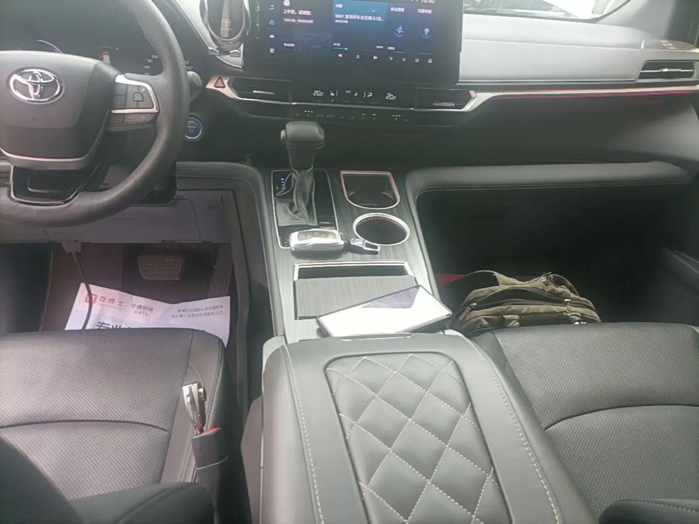 Toyota SIENNA 2023 2.5L Hybrid Deluxe Edition — миниатюра 16