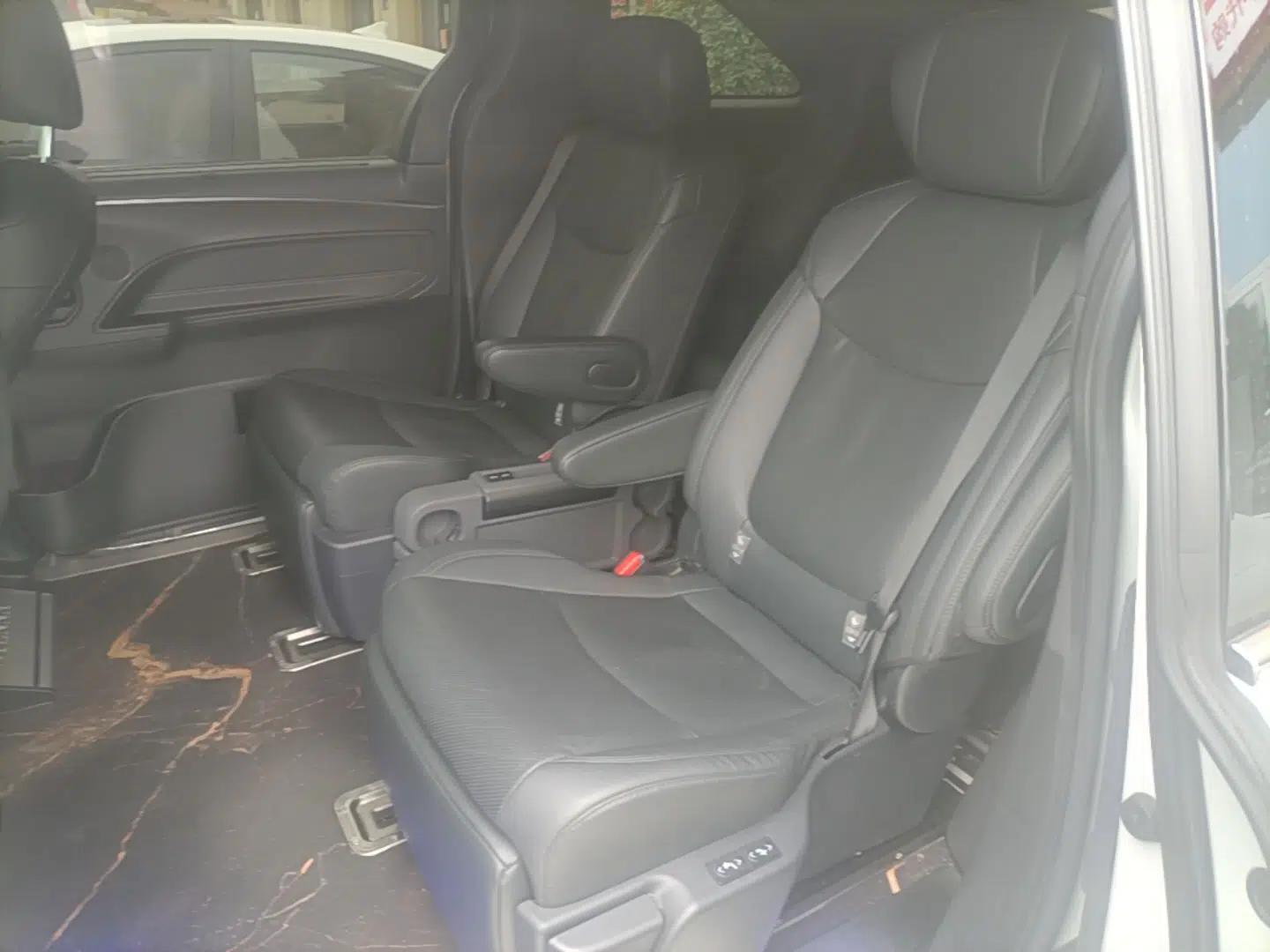 Toyota SIENNA 2023 2.5L Hybrid Deluxe Edition — миниатюра 20