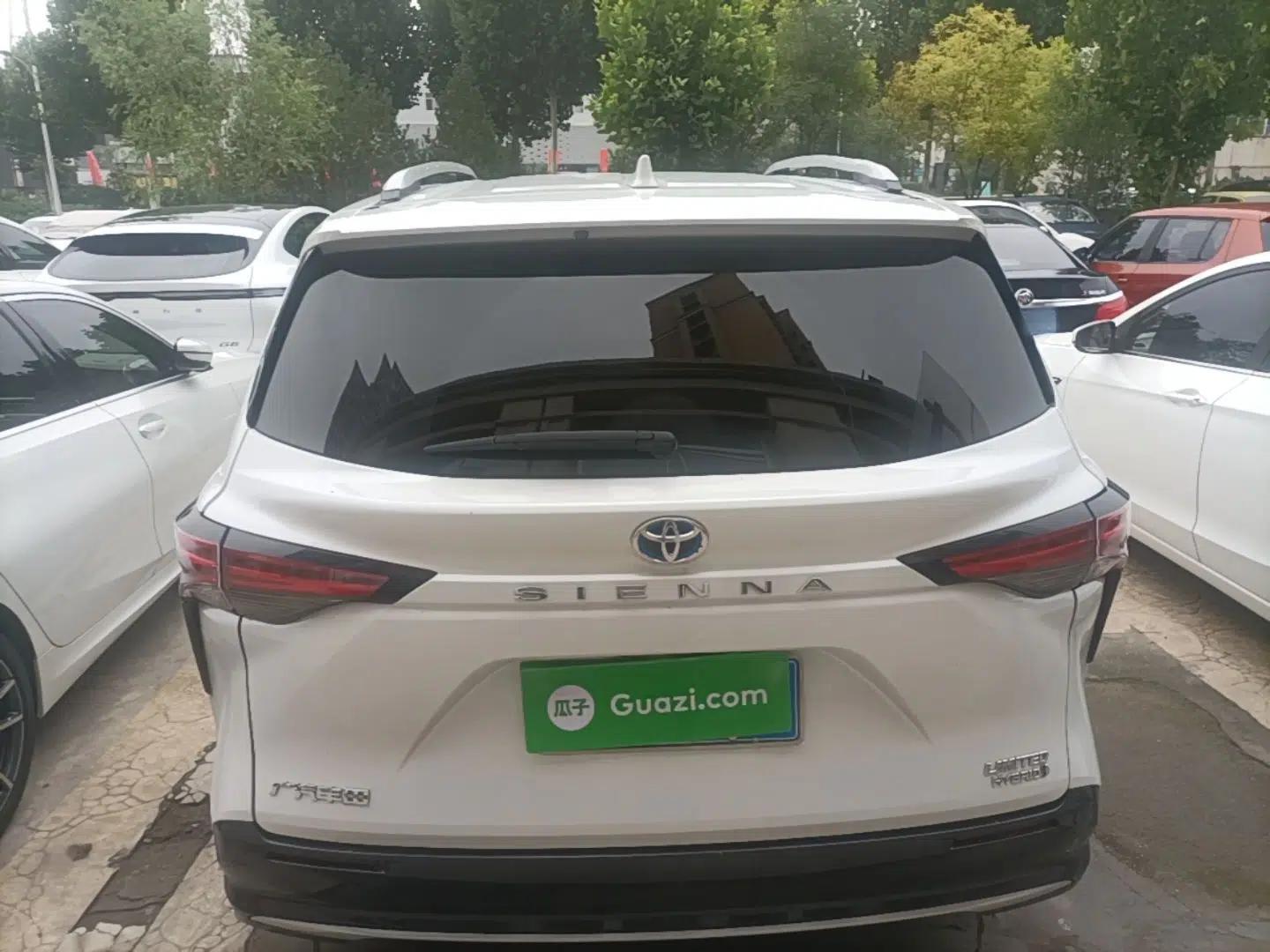 Toyota SIENNA 2023 2.5L Hybrid Deluxe Edition — миниатюра 5