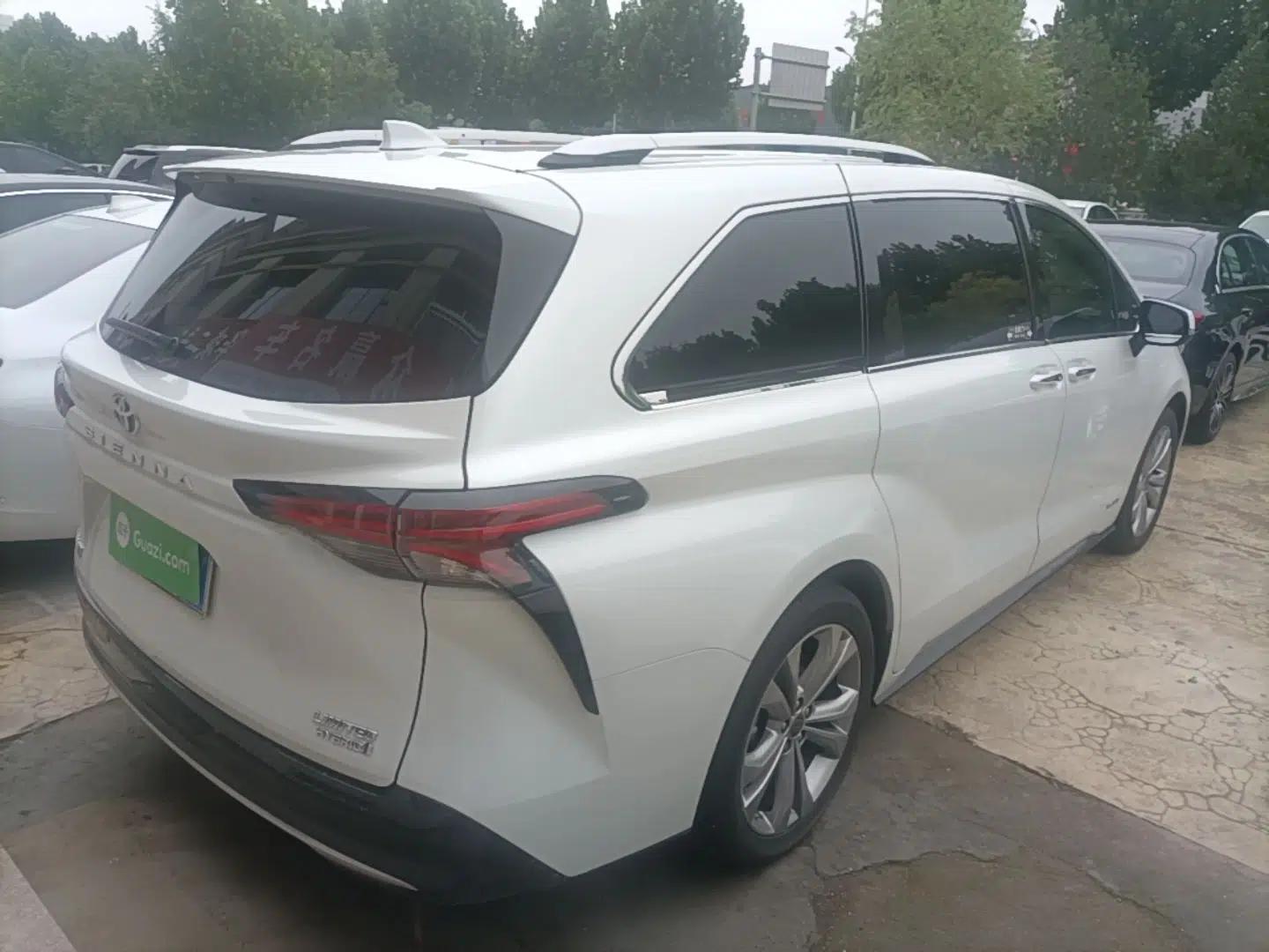 Toyota SIENNA 2023 2.5L Hybrid Deluxe Edition — миниатюра 6