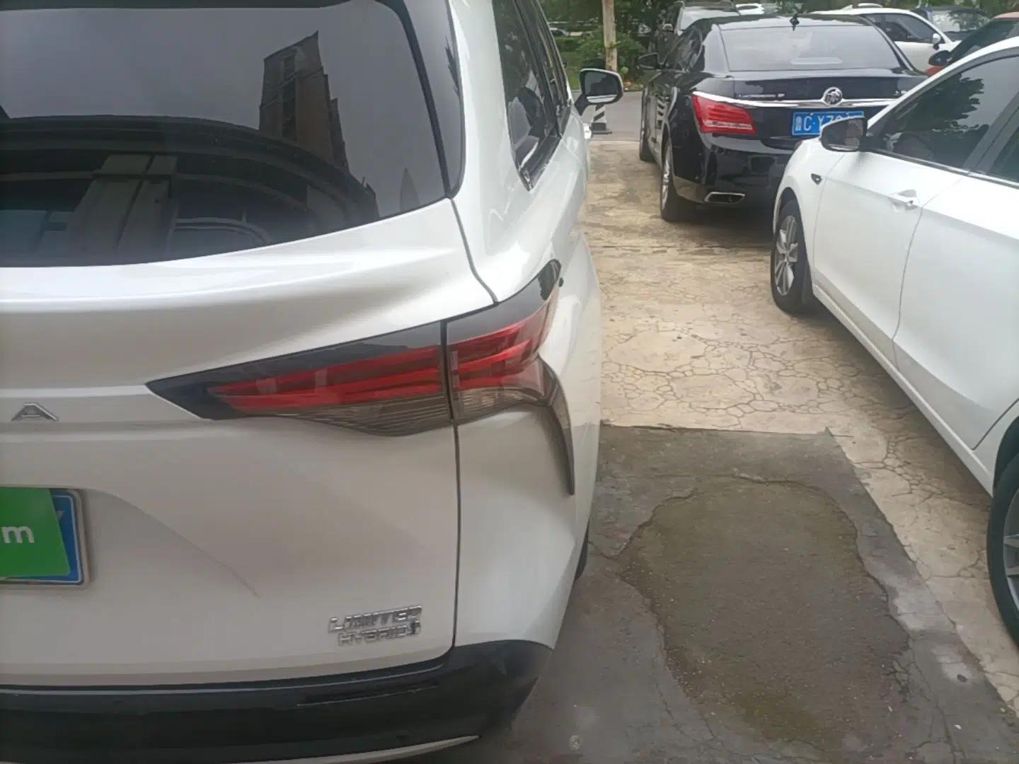 Toyota SIENNA 2023 2.5L Hybrid Deluxe Edition — миниатюра 9