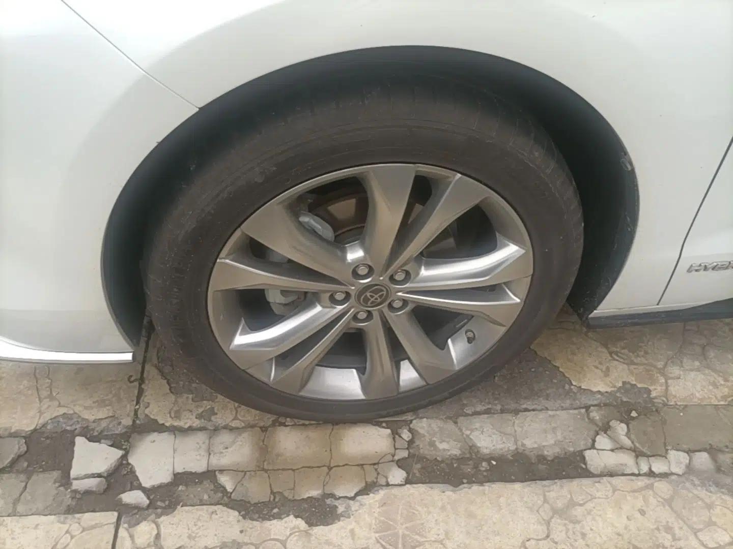 Toyota SIENNA 2023 2.5L Hybrid Deluxe Edition — миниатюра 10