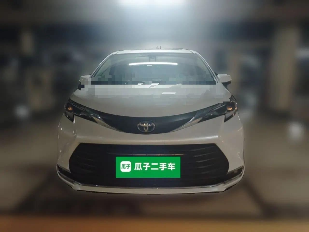 Toyota SIENNA 2021 2.5L Hybrid Comfort Edition — миниатюра 2