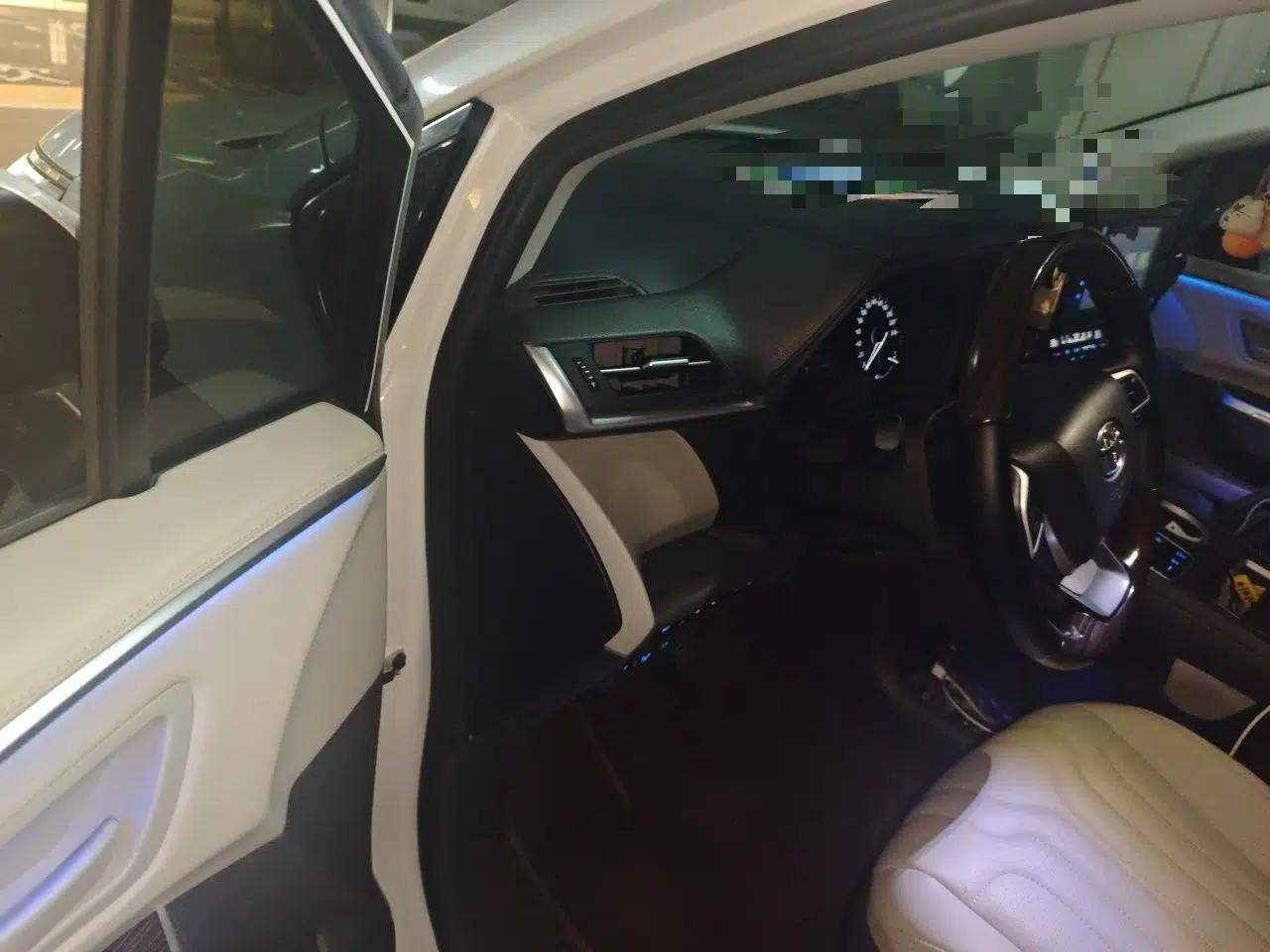 Toyota SIENNA 2021 2.5L Hybrid Comfort Edition — миниатюра 19