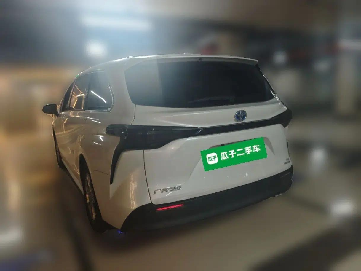 Toyota SIENNA 2021 2.5L Hybrid Comfort Edition — миниатюра 4