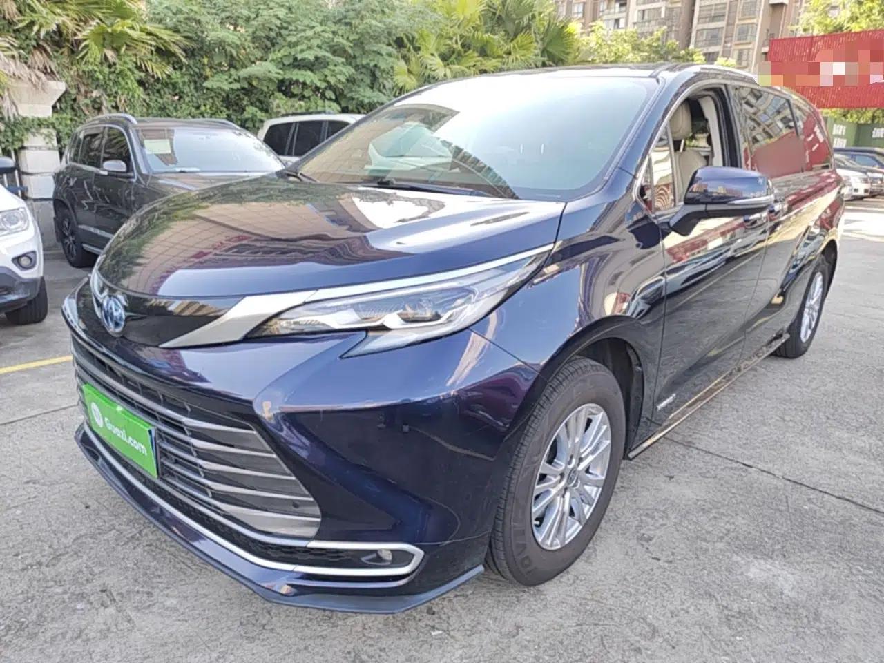 Toyota SIENNA 2021 2.5L Hybrid Luxury Edition — миниатюра 1