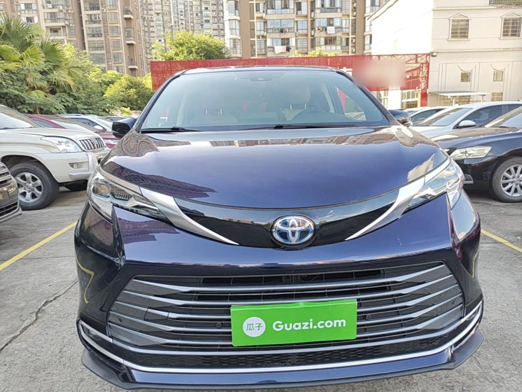 Toyota SIENNA 2021 2.5L Hybrid Luxury Edition — миниатюра 2