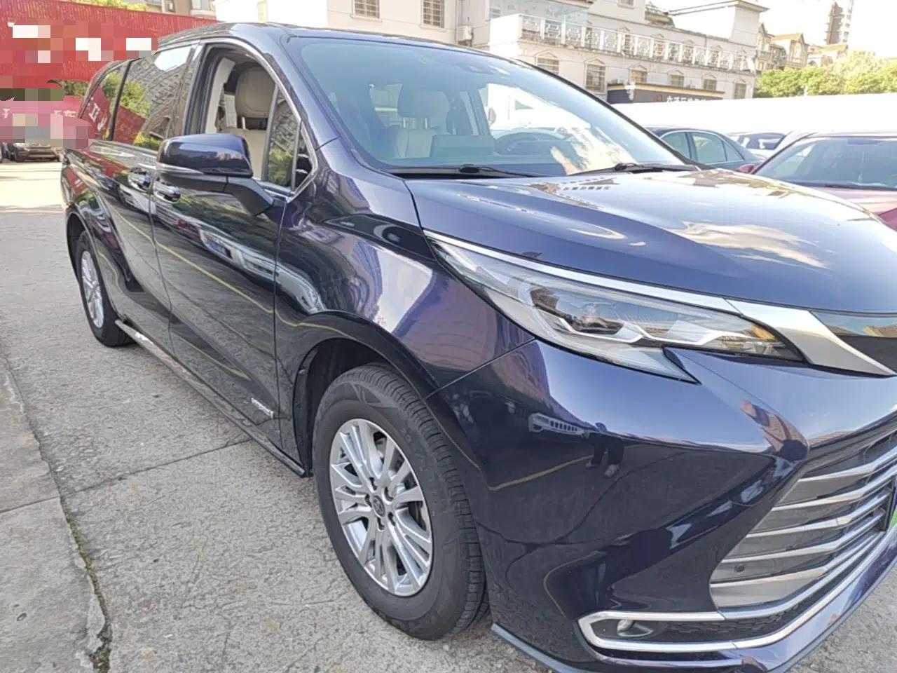 Toyota SIENNA 2021 2.5L Hybrid Luxury Edition — миниатюра 3