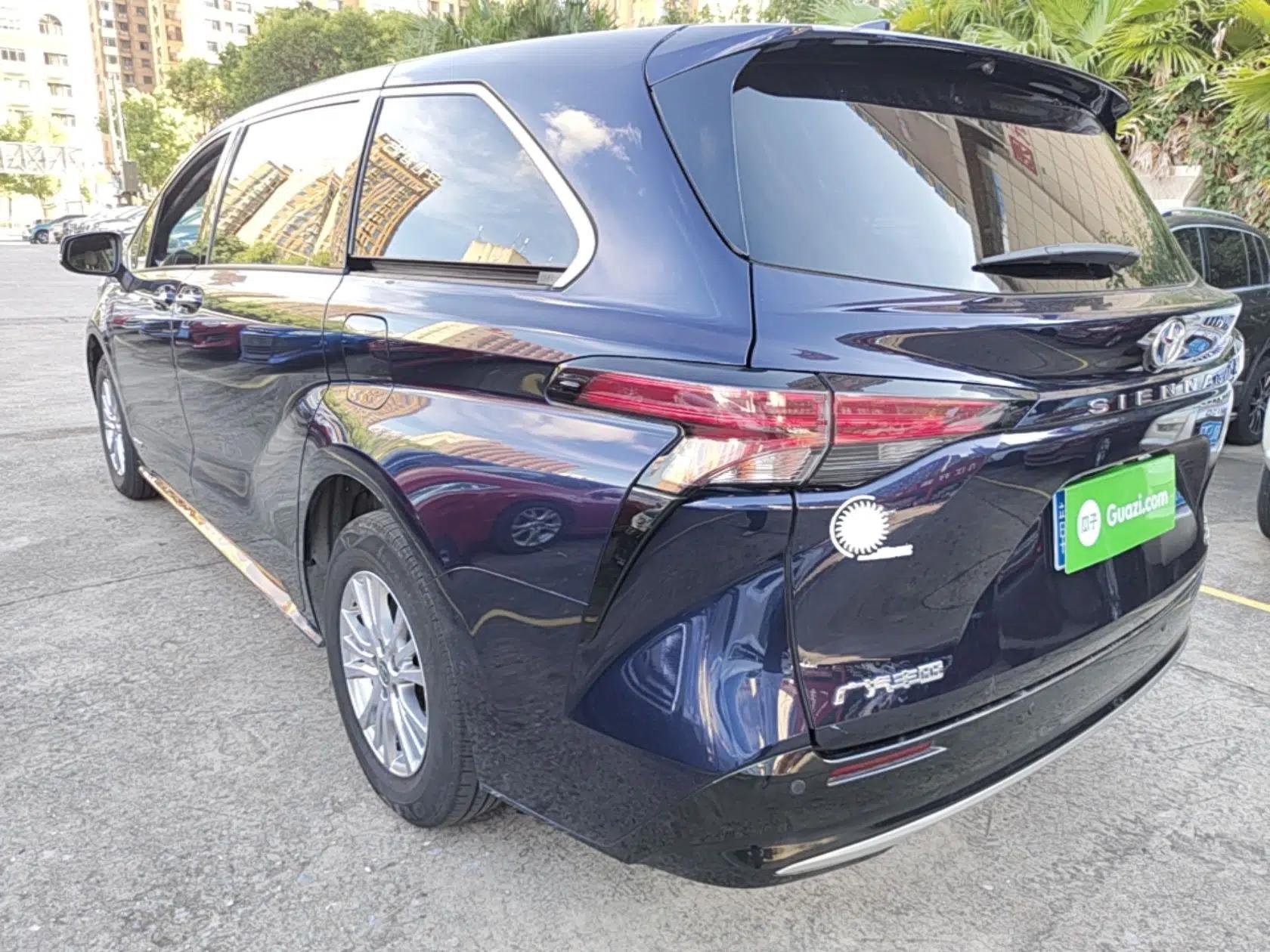 Toyota SIENNA 2021 2.5L Hybrid Luxury Edition — миниатюра 4