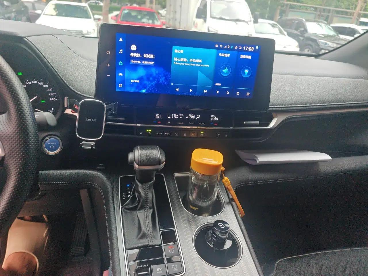 Toyota SIENNA 2023 2.5L Hybrid Deluxe Edition — миниатюра 13