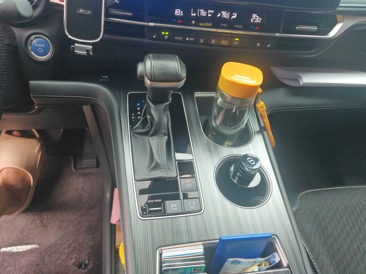Toyota SIENNA 2023 2.5L Hybrid Deluxe Edition — миниатюра 14