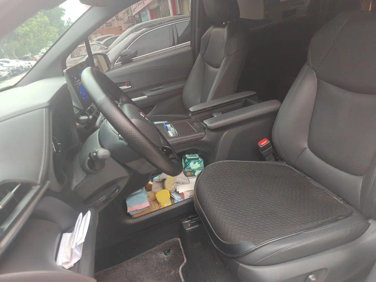 Toyota SIENNA 2023 2.5L Hybrid Deluxe Edition — миниатюра 15