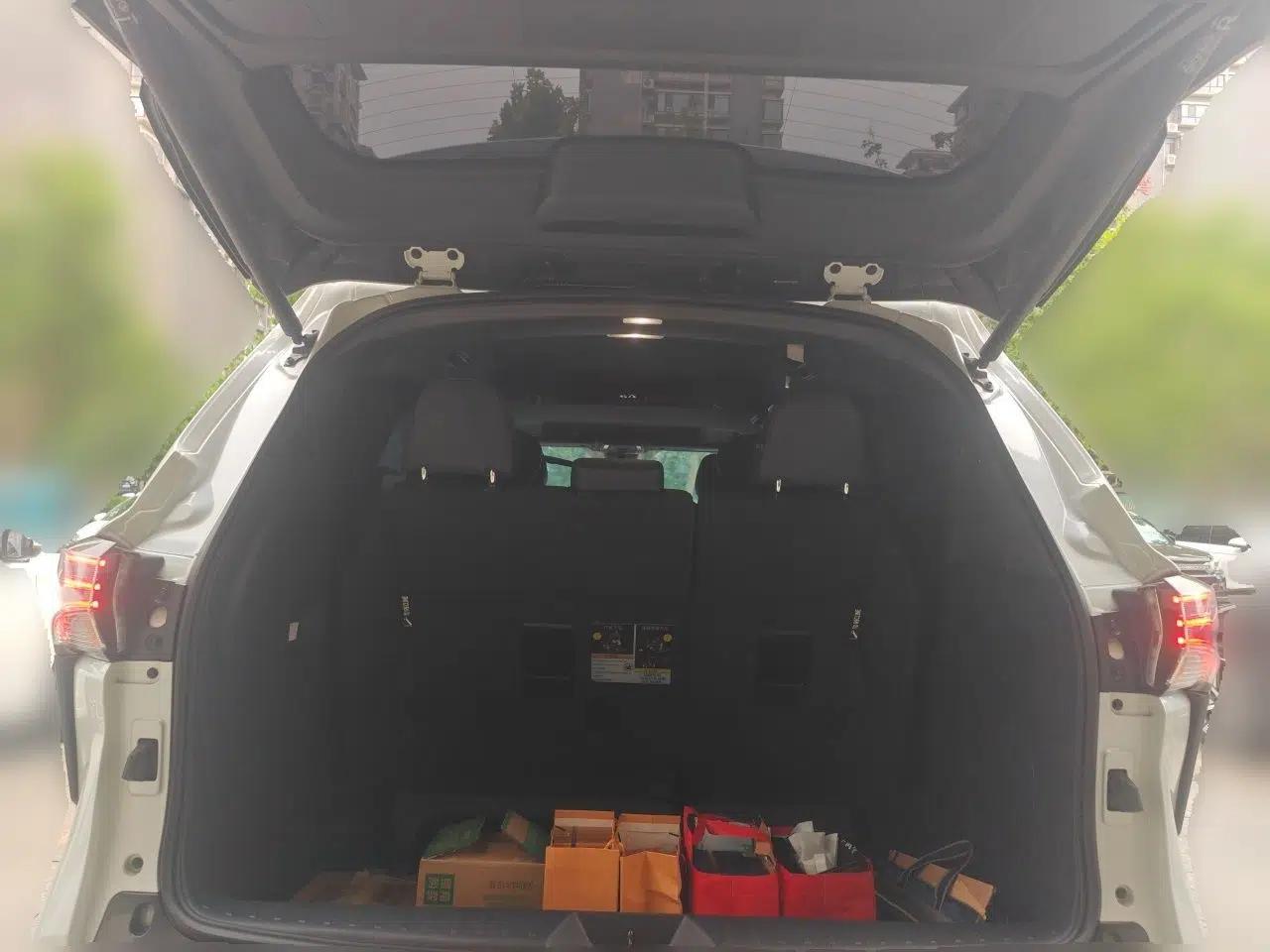 Toyota SIENNA 2023 2.5L Hybrid Deluxe Edition — миниатюра 19