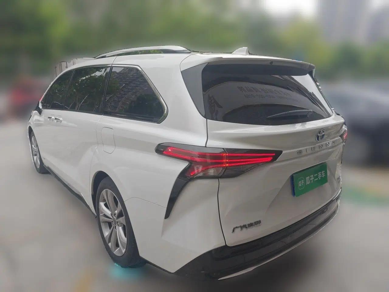 Toyota SIENNA 2023 2.5L Hybrid Deluxe Edition — миниатюра 4