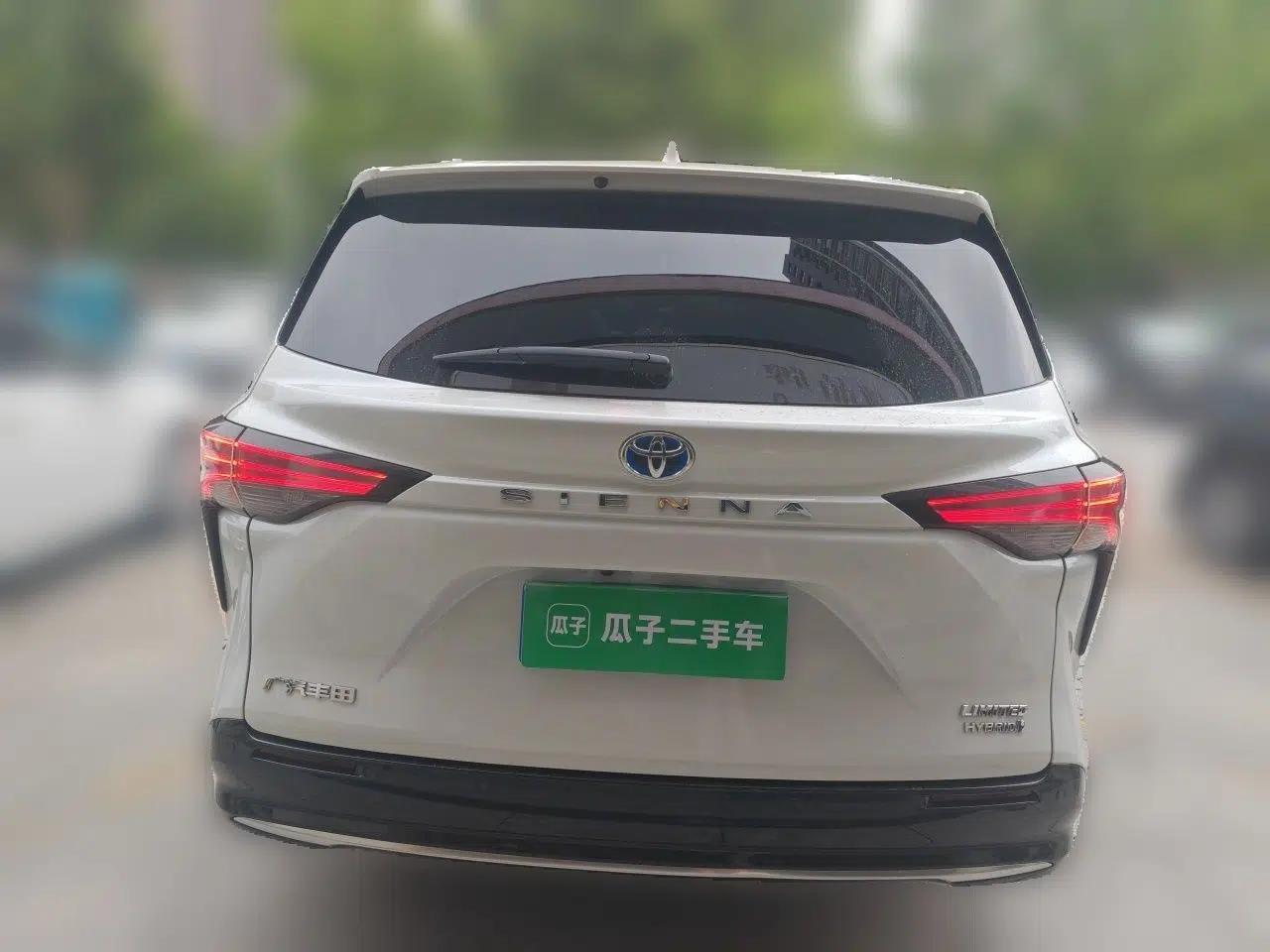 Toyota SIENNA 2023 2.5L Hybrid Deluxe Edition — миниатюра 5
