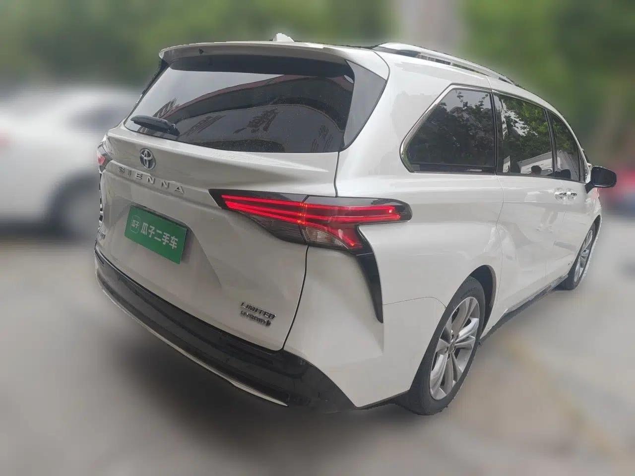 Toyota SIENNA 2023 2.5L Hybrid Deluxe Edition — миниатюра 6