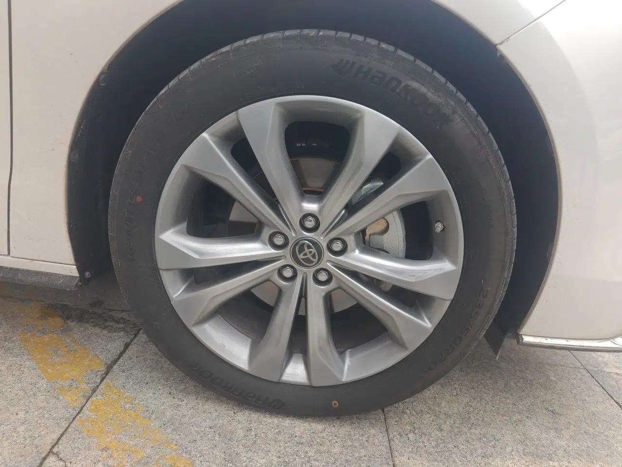 Toyota SIENNA 2023 2.5L Hybrid Deluxe Edition — миниатюра 8