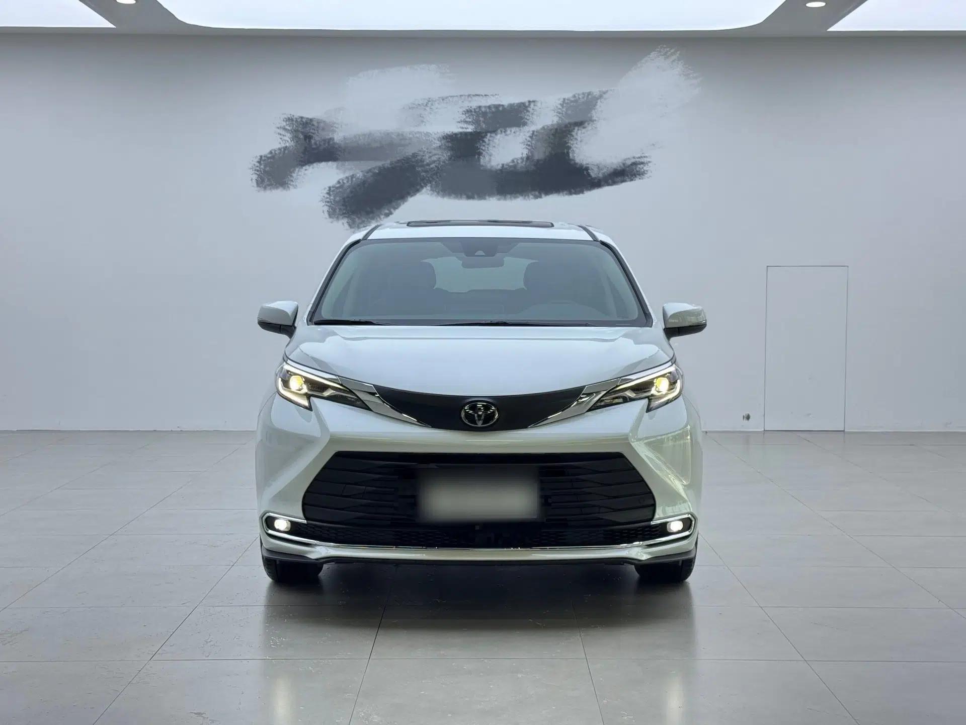 Toyota SIENNA 2024 2.5L Hybrid Comfort Edition — миниатюра 2