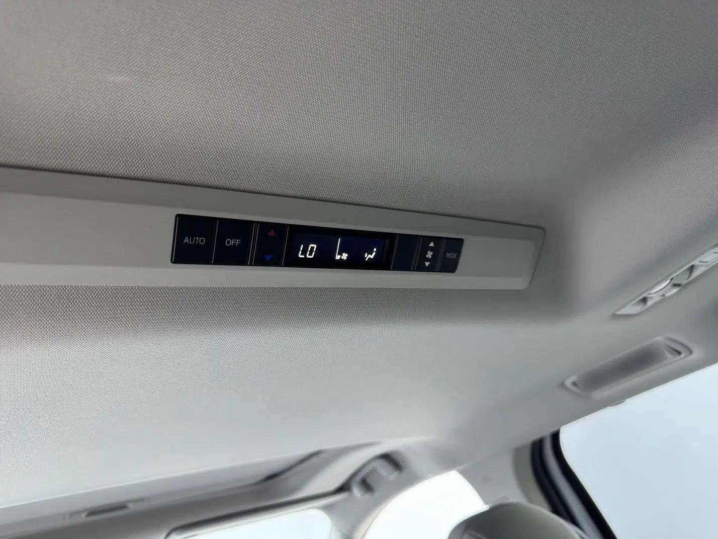 Toyota SIENNA 2024 2.5L Hybrid Comfort Edition — миниатюра 15