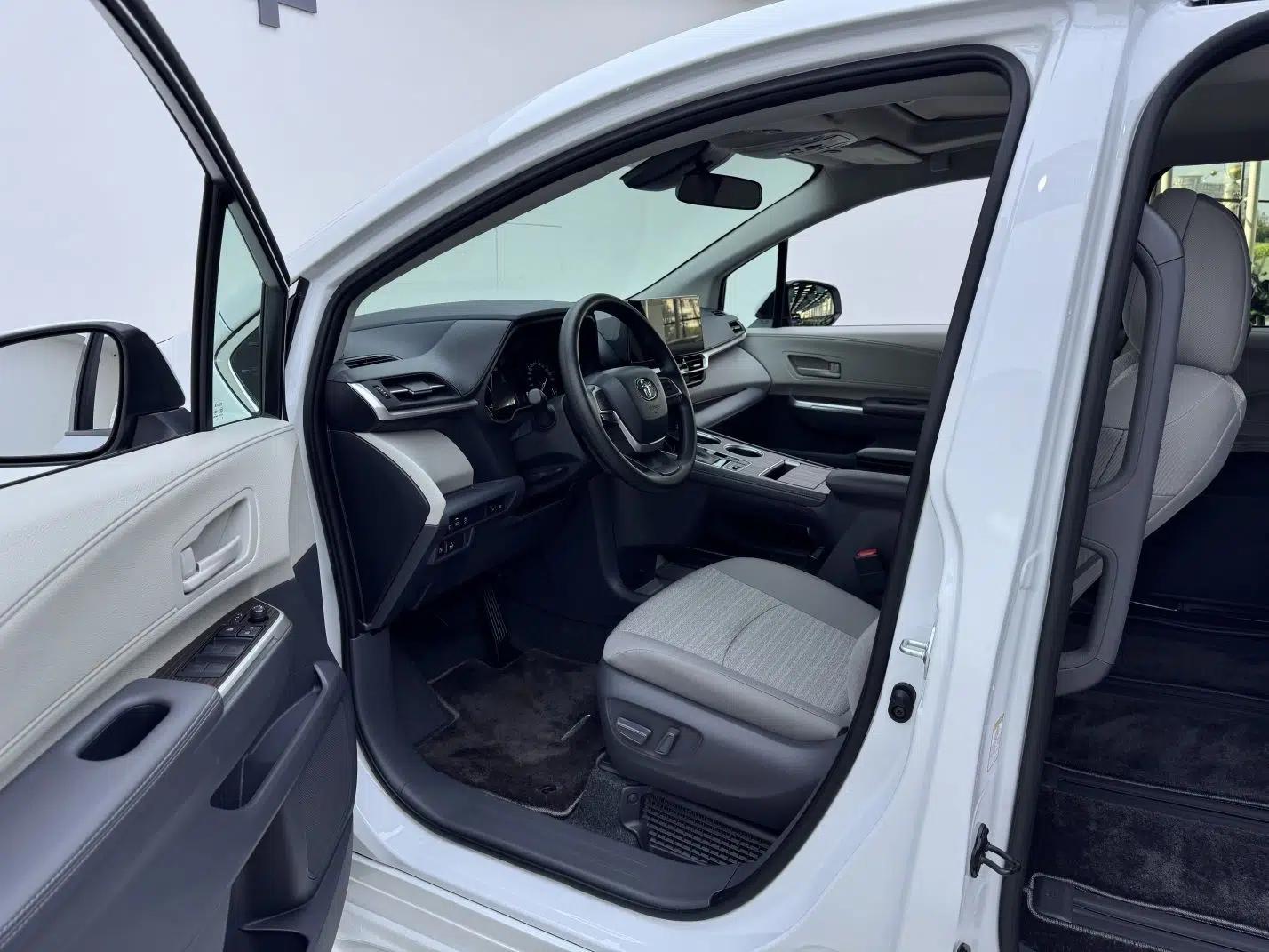 Toyota SIENNA 2024 2.5L Hybrid Comfort Edition — миниатюра 16