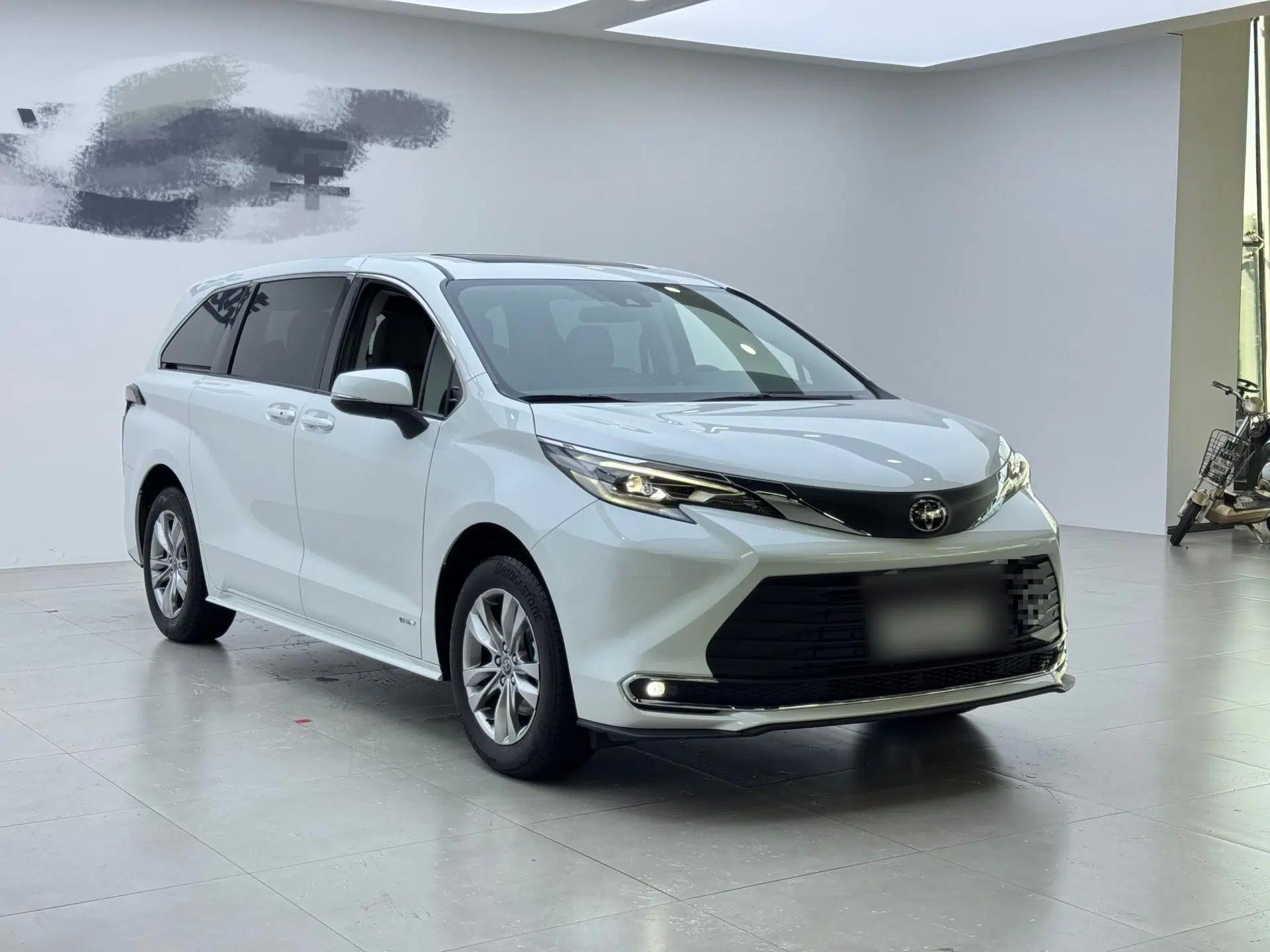 Toyota SIENNA 2024 2.5L Hybrid Comfort Edition — миниатюра 4