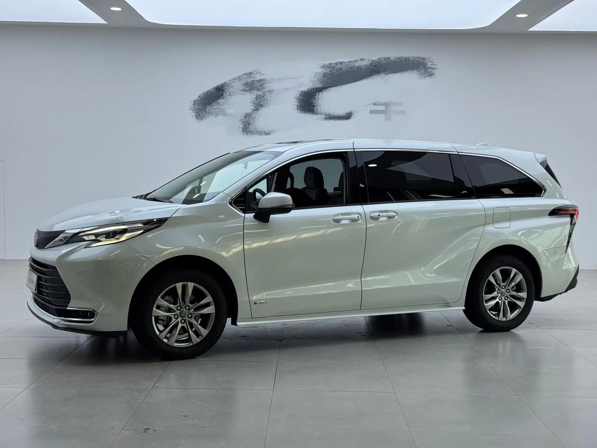 Toyota SIENNA 2024 2.5L Hybrid Comfort Edition — миниатюра 6