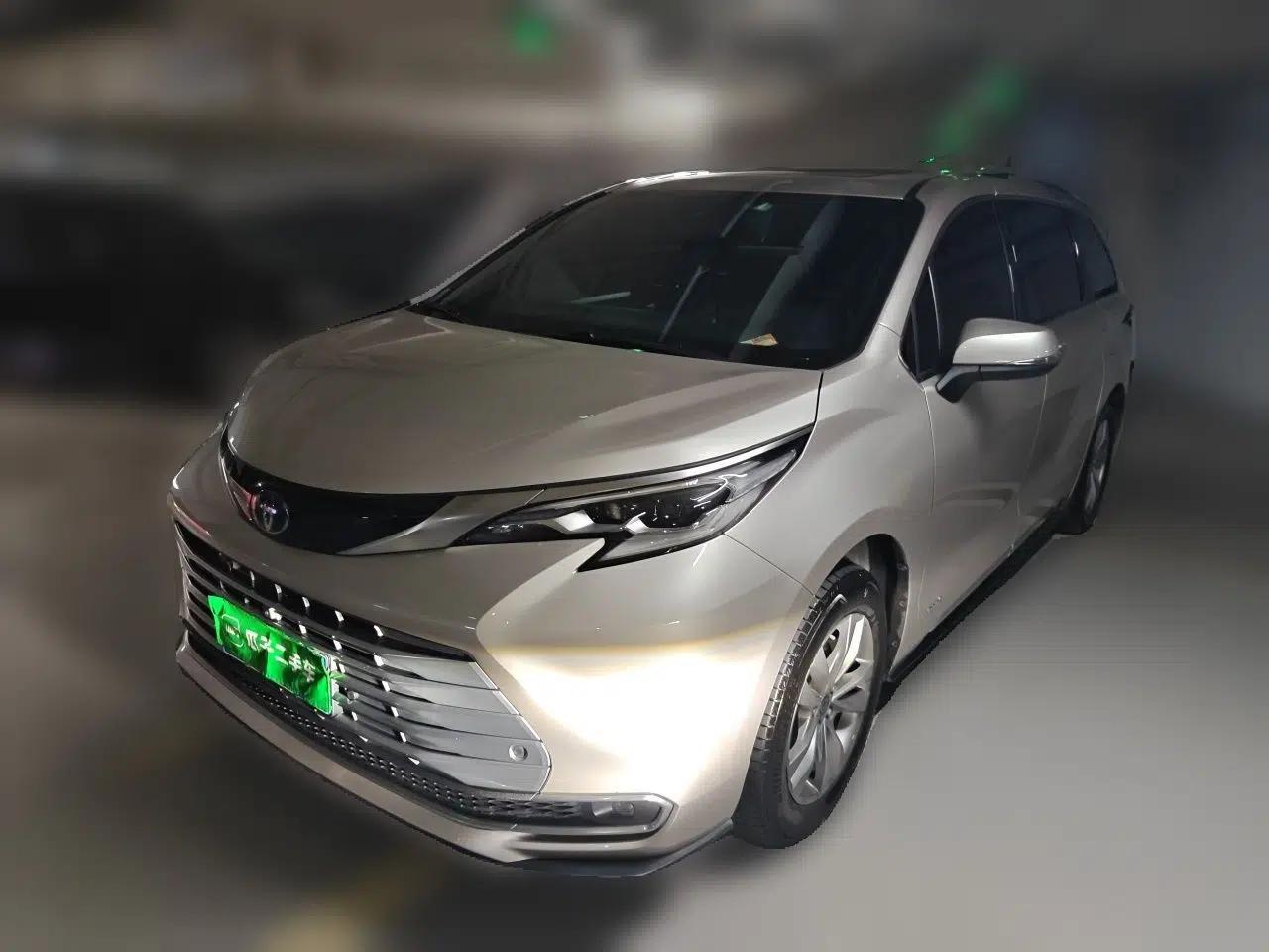 Toyota SIENNA 2021 2.5L Hybrid Platinum Edition — миниатюра 1