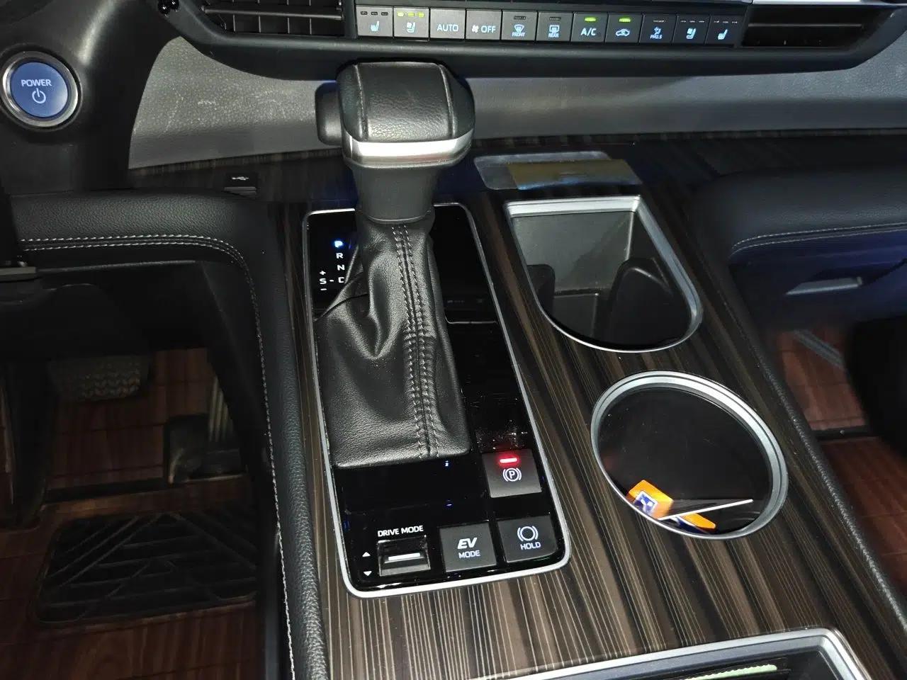 Toyota SIENNA 2021 2.5L Hybrid Platinum Edition — миниатюра 14
