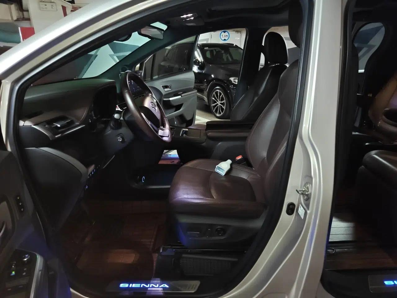 Toyota SIENNA 2021 2.5L Hybrid Platinum Edition — миниатюра 15