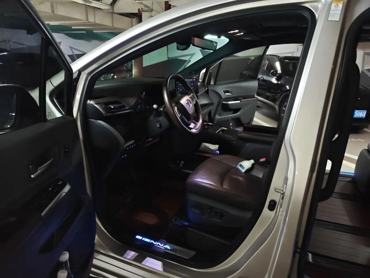 Toyota SIENNA 2021 2.5L Hybrid Platinum Edition — миниатюра 16