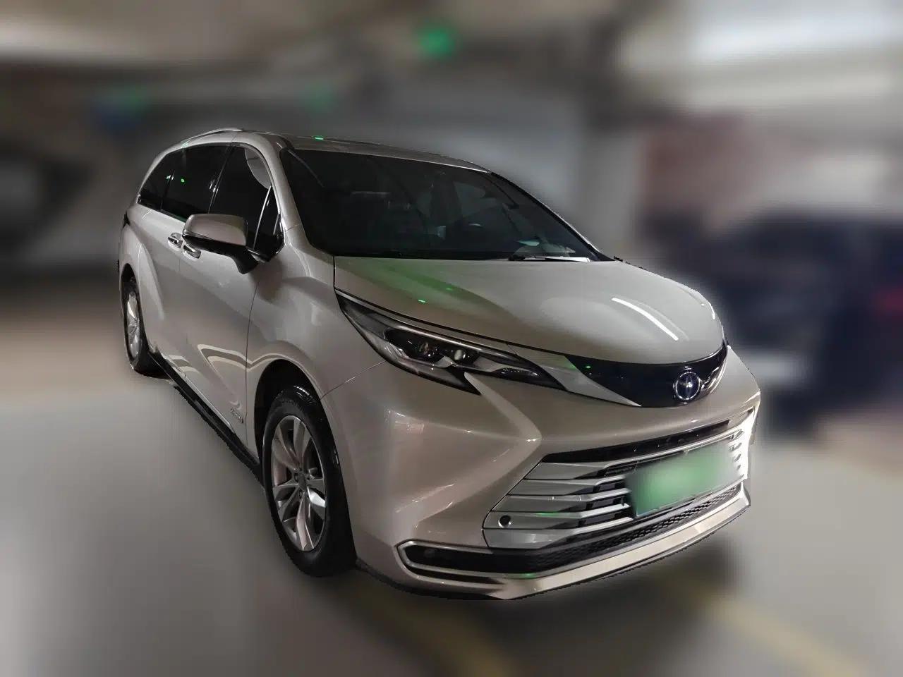 Toyota SIENNA 2021 2.5L Hybrid Platinum Edition — миниатюра 3